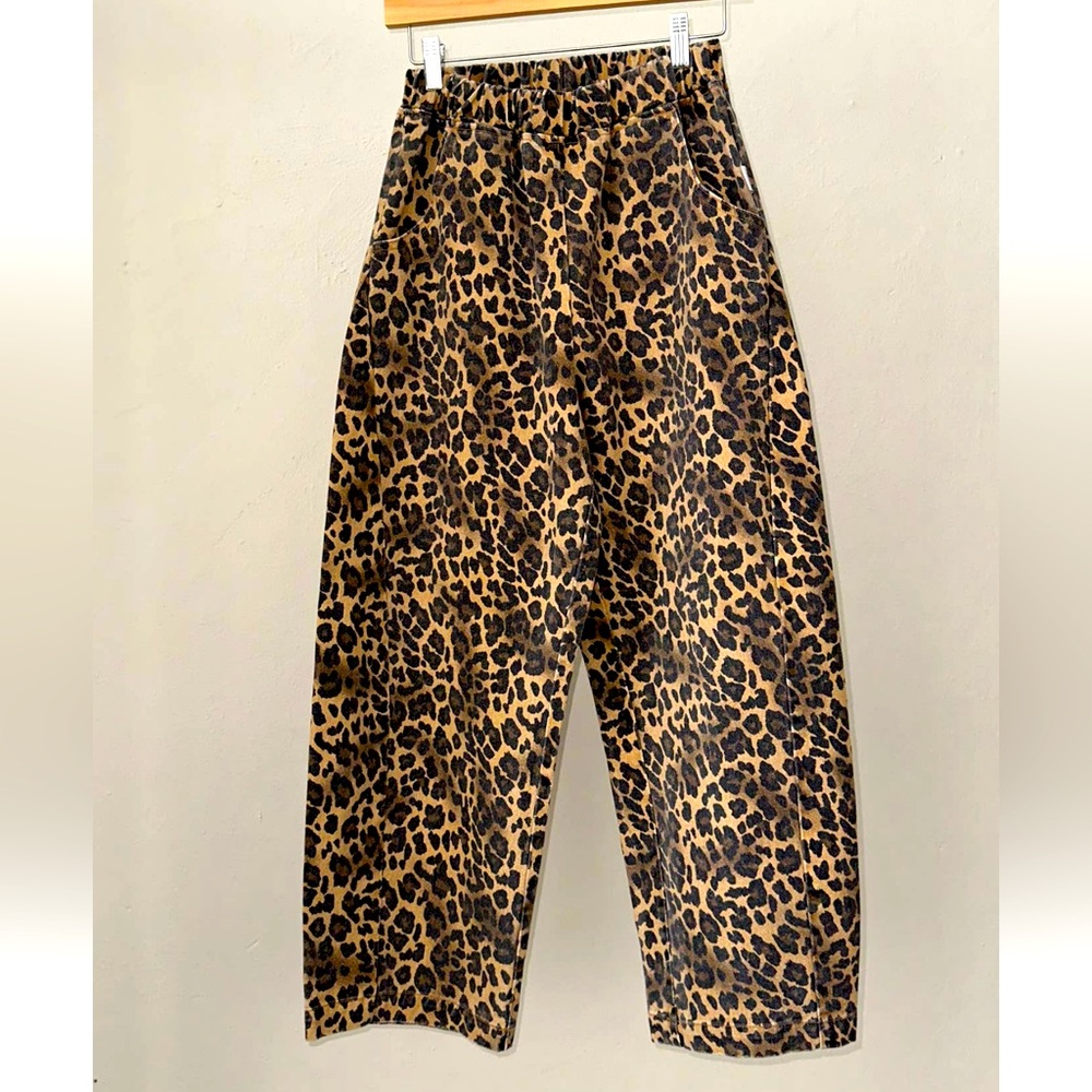 Le Bon Shoppe Arc pant in Leopard Print Sz L
New - worn twice